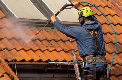 Démoussage et hydrofuge de toiture à Soucirac
